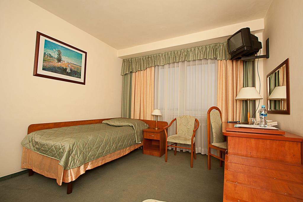 Hotel Accademia Ostrowiec Swietokrzyski Room photo