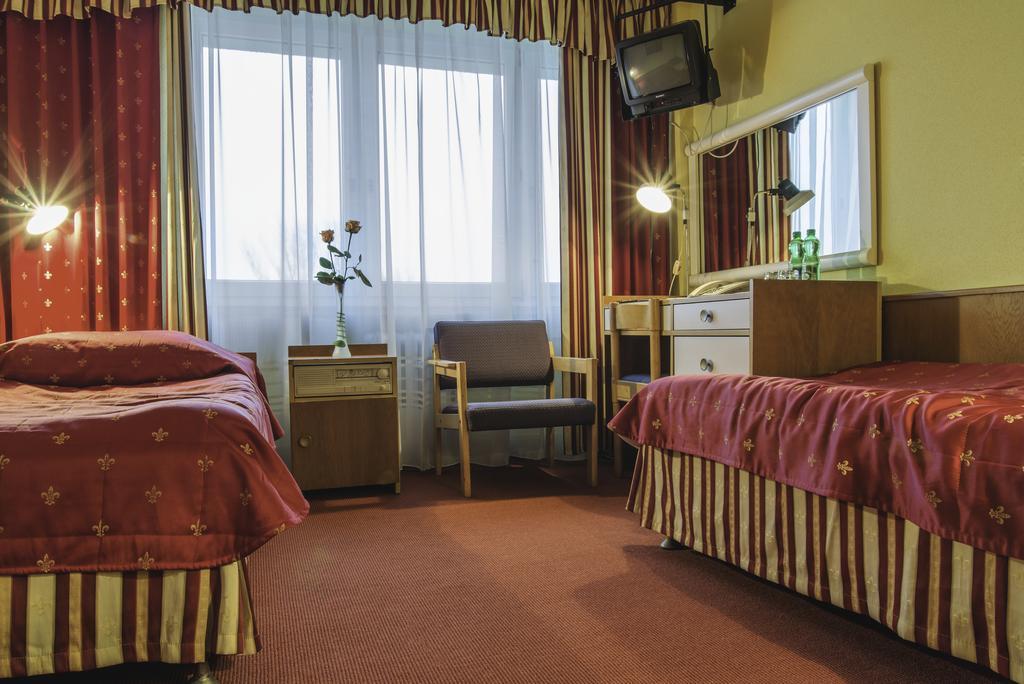 Hotel Accademia Ostrowiec Swietokrzyski Room photo